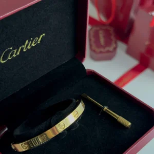 اسواره كارتير لوف مع المفك