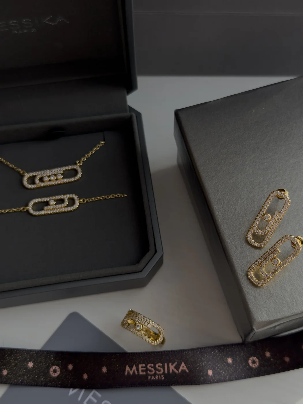 طقم ميسكا ذهبي أربع قطع - الصورة 2